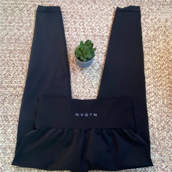 NVGTN Black Solid Seamless Leggings Tight LARGE MINT! - Picture 6 of 9